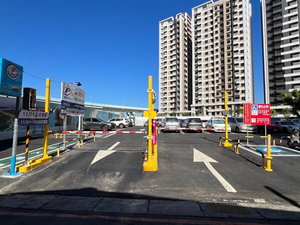 位於板橋江翠重劃區的江翠段190地號平面停車場將於12月1日起正式營運。圖／新北市政府提供

