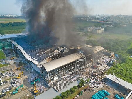 
屏東科技產業園區明揚高爾夫球廠9月22日發生爆炸，現場一片狼藉。（本報資料照片）
