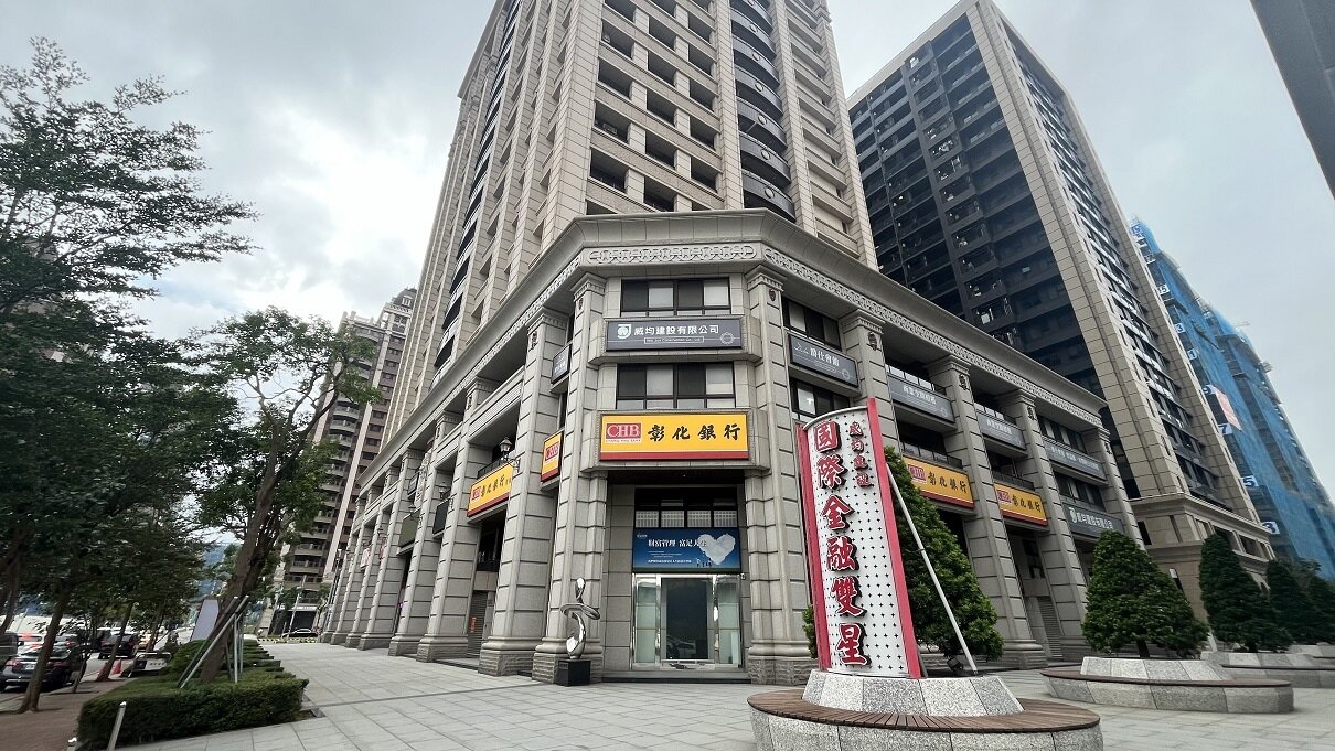 ▼青埔特區匯聚高資產族,吸引銀行駐點提供服務。(圖/<a href="https://house.ebc.net.tw/" target="_blank"><span style="color:#2980b9;">EBC地產王</span></a>張琬聆攝)