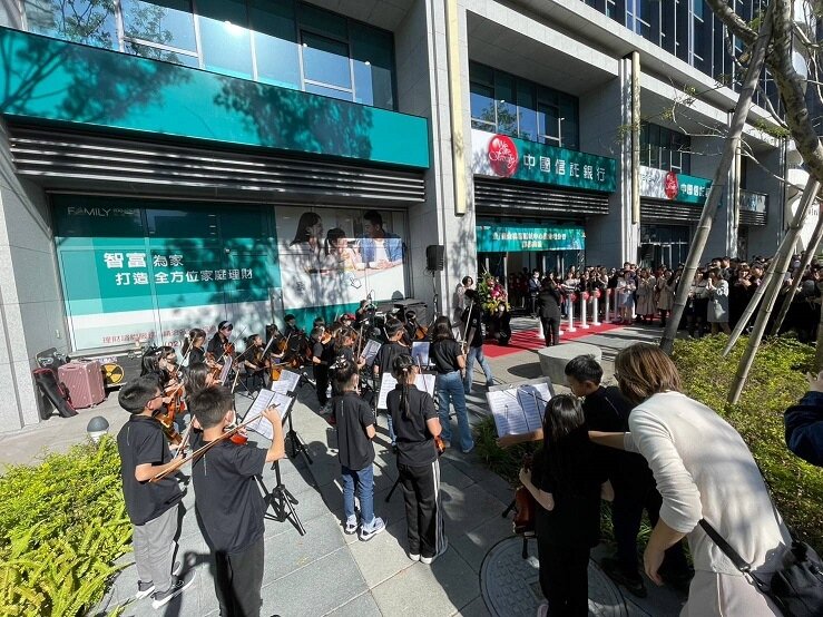 ▼中國信託青埔分行近日正式開幕。(圖/讀者提供)