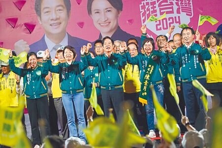 民進黨總統參選人賴清德（前右三）2日出席彰化立委參選人陳素月聯合後援會成立大會。（吳建輝攝）