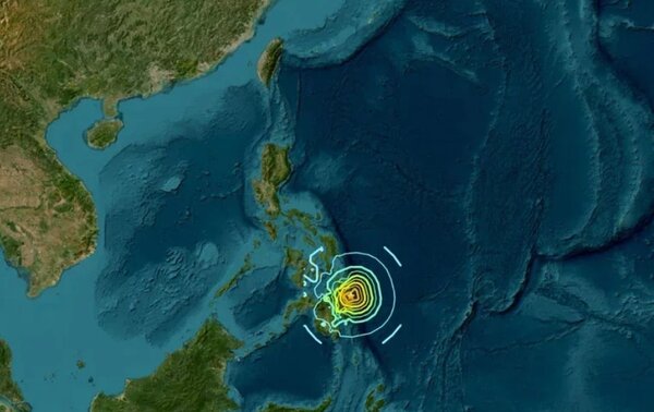 菲律賓民答那峨島於台灣時間2日晚間10時37分發生芮氏規模7.6地震。 圖／擷取自美國地質調查局網站
