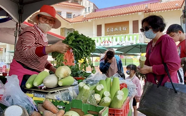 農業局表示高雄物產館每逢週末都會舉辦市集，提升高雄農漁產品能見度及銷量。記者蔡世偉／翻攝