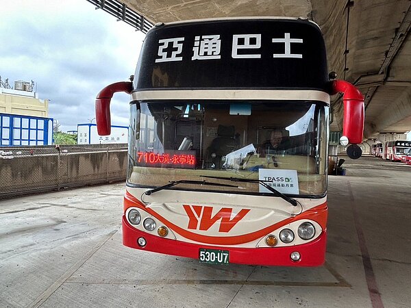 桃園市交通局緊急協調亞通客運代駛「710」路線直至公開徵求找到其他願意接手的客運業者。圖/桃園市交通局提供