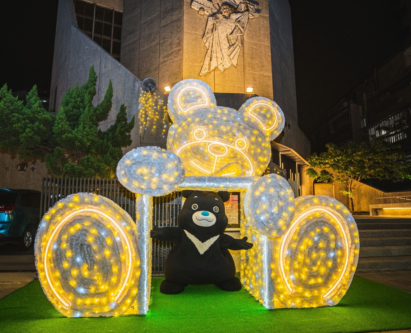 「2023台北耶誕愛無限」2日起點亮新生南路。圖/台北市觀傳局提供