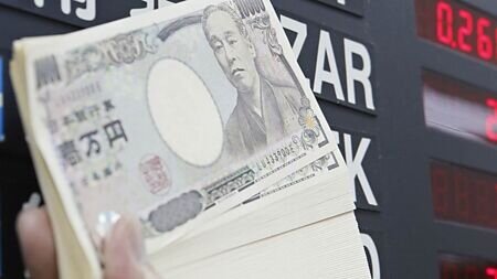 
把握日圓匯率甜甜價，民眾可先購買日圓存外幣帳戶，之後到日本旅遊，再刷雙幣信用卡消費。圖∕本報資料照片
