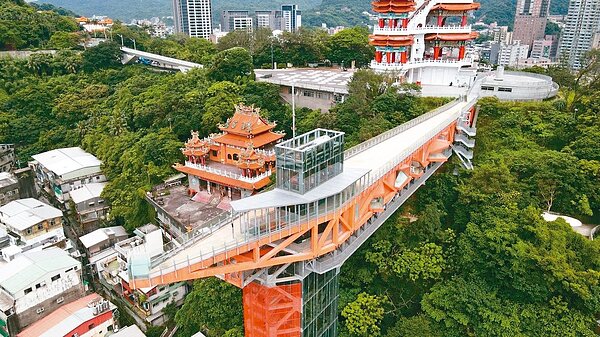 基隆市串連山、海、城的「基隆塔」和「信二防空洞」,12月5日到10日試營運,開放民眾參觀。圖/基市府提供