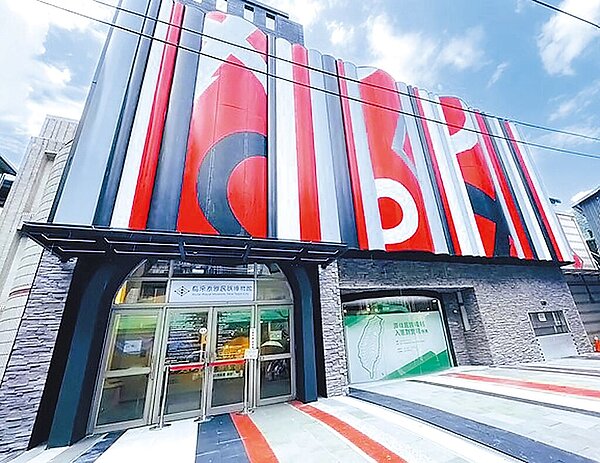 烏來泰雅民族博物館2005年10月正式營運,原民局負責管理營運。新北市審計處報告指出,泰博館內11項文物破損,原民局遲未整理修復。(新北市原民局提供/高鈞麟新北傳真)