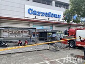 家樂福中原店大火停業　桃園這2店8日起延長營業至凌晨2時