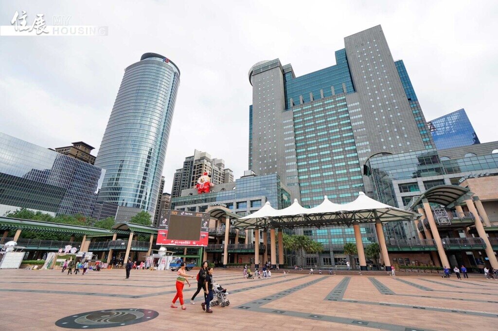 板橋新站特區為新北交通政經樞紐,但走出特區,發展狀況和房價立刻差了一截。