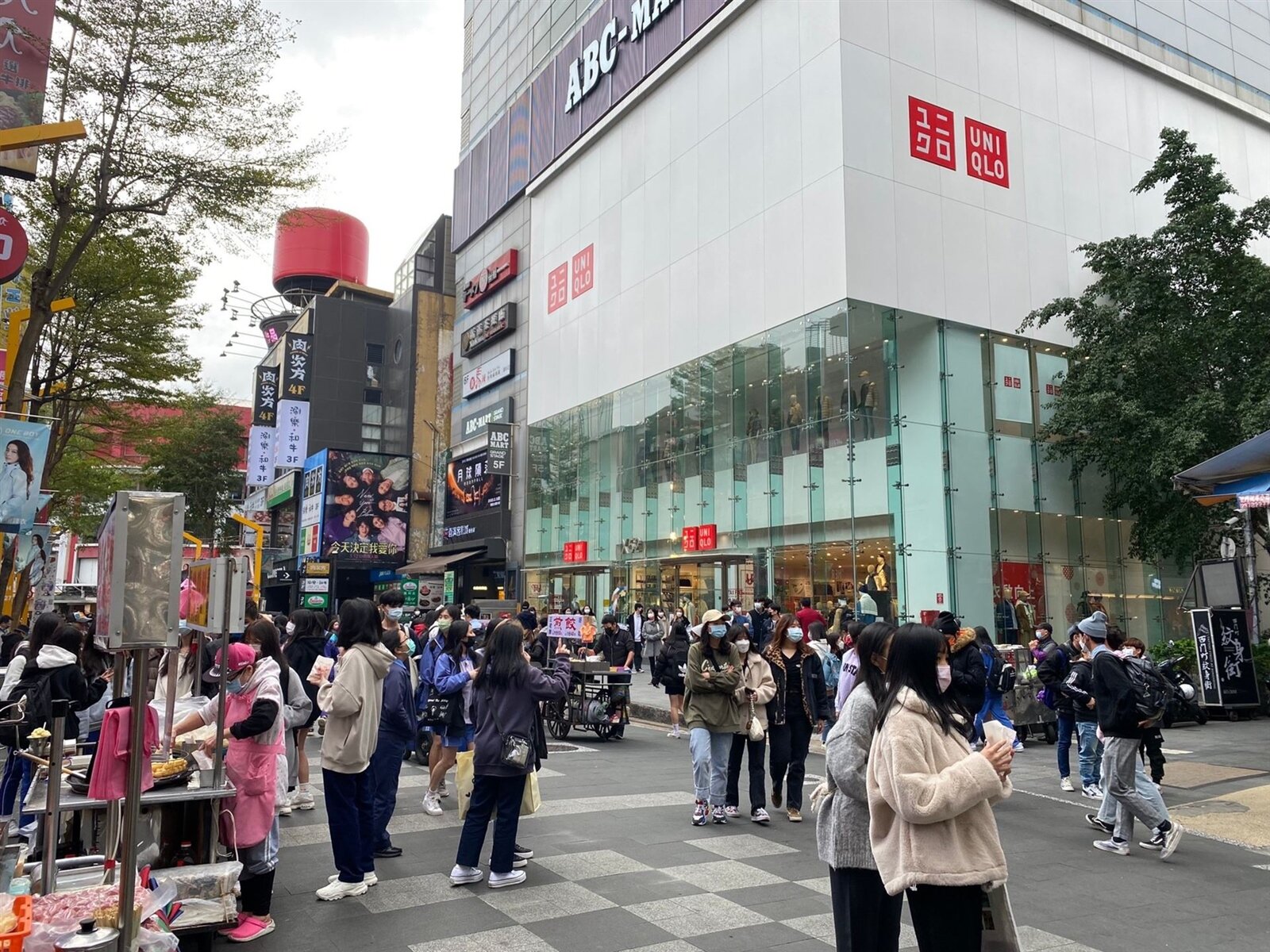 永慶房屋統計2023年捷運站周邊店面租金,西門站店面平均單坪租金逾6000元居冠。圖/永慶房產集團提供