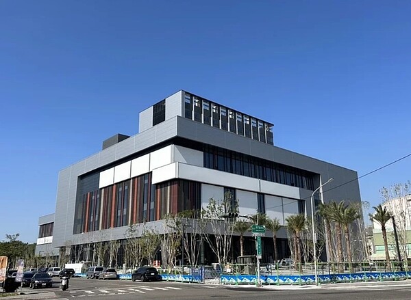 新光三越再度插旗台南,今日正式宣布進駐南山台南廣場。照片/台南市府提供