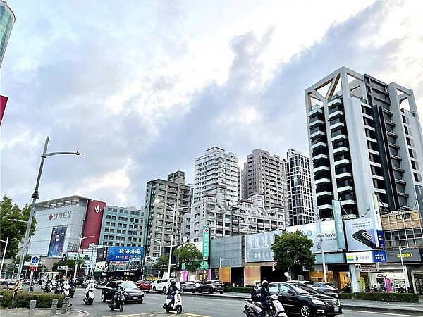 漢神巨蛋商圈周邊樓店行情，漲幅一馬當先。圖／台灣房屋提供