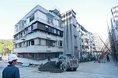 鄰基泰大直外僑學校圍牆下陷30公分住戶陷不安　北市建管處回應