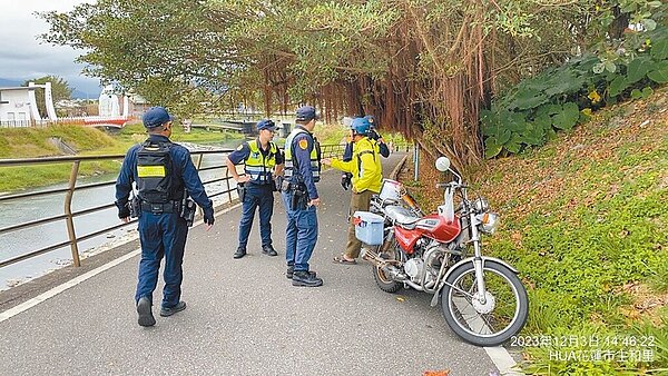花蓮兩潭自行車道,有民眾反映機車闖入嚴重。警方在沿途設4處科技執法設備取締,加上「護潭小隊」騎自行車巡查,最高可處1800元。圖/花蓮縣警察局提供