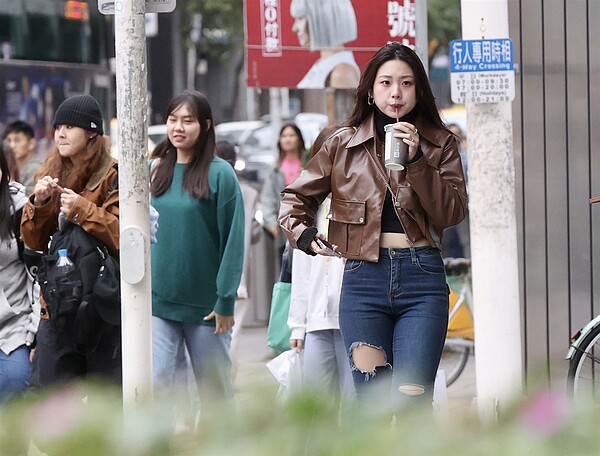 今天(9日)是多雲到晴的穩定天氣,白天高溫各地可達26~28度,清晨仍須注意輻射冷卻降溫,部分區域低溫僅18~19度。圖/聯合報系資料照