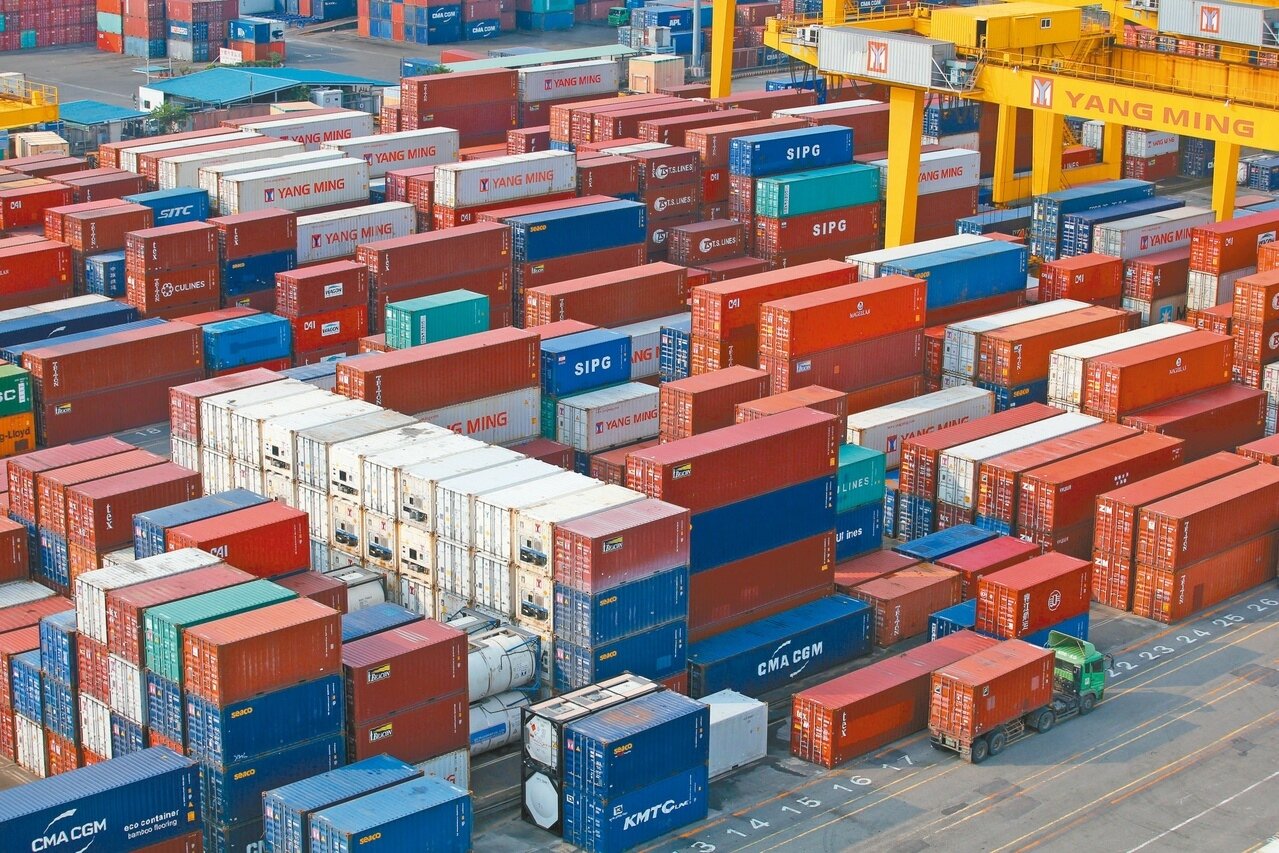 11月我國出口374.7億美元,年增3.8%。 聯合報系資料照