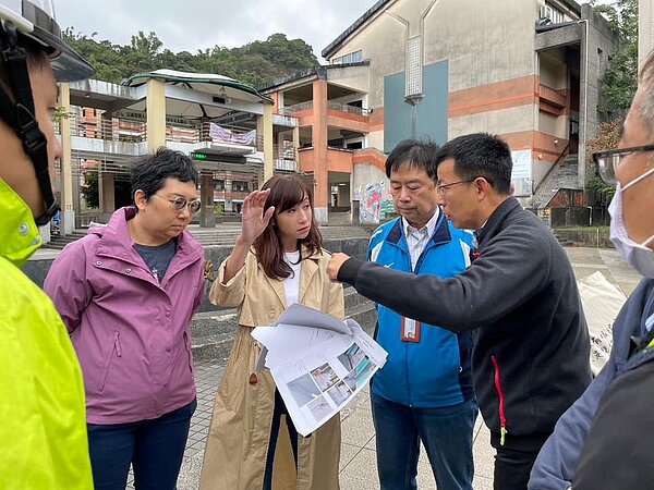議員許淑華近日接獲陳情，捷運信義線東延段工在開挖工程造成鄰，對此市府也給出回應。圖／擷取自許淑華臉書