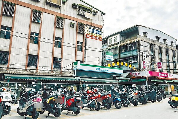 經樹林當地里長及民代建議，新北交通局評估後，決議設置免費機車停車場，於9月初開放民眾使用，共增設82格機車停車格。（廖宜琨辦公室提供／劉瑋晴新北傳真）