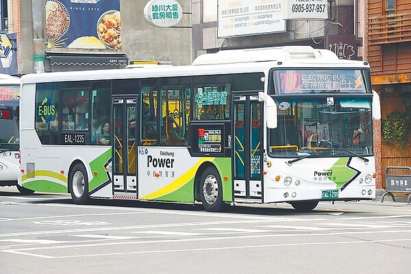 台中市截至9日為止有408輛電動公車,但因電動公車續航、電池穩定性等問題,多數業者多持觀望角度,不願大量投入。(台中市政府提供/張亦惠台中傳真)