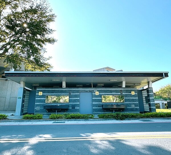 新竹市青草湖風景區公廁摘下觀光遊憩類特優殊榮。圖/新竹市府提供