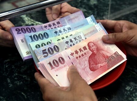 國銀今年獲利動能大爆發,金融三業(銀行、保險、證券)前十月賺超過7,200億元、年增26%。圖∕本報資料照片