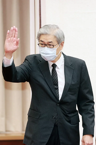 金管會主委黃天牧上午前往立法院財政委員會就「開放銀行」政策回顧與展望及純網銀、純網保發展與挑戰進行專題報告,並備質詢。記者蘇健忠/攝影