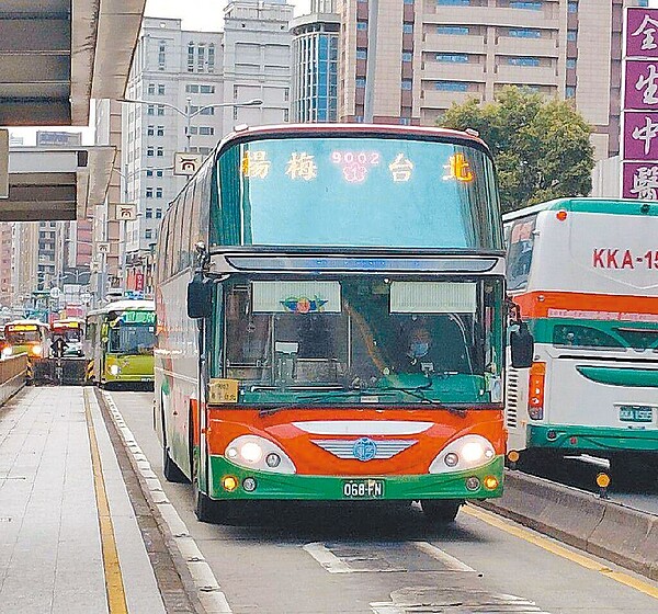 原國道客運9002路線從桃園楊梅經長庚醫院到台北，因營運績效不佳今年元旦起停駛，交通局規畫楊梅經長庚醫院轉運站到三重的新路線，已成功招標，由亞通汽車客運籌備中。圖／業者提供