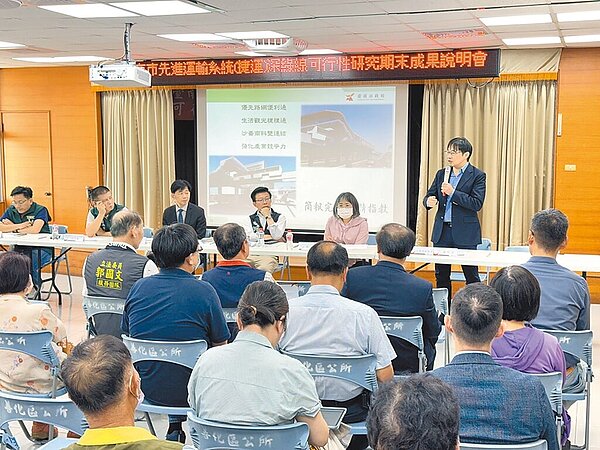 台南捷運深綠線可行性研究報告已完成,台南市政府等單位14日在善化區公所召開說明座談會,向鄉親說明進度並聽取地方意見。(郭國文服務處提供/張毓翎台南傳真)