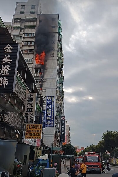 土城區中華路一段15日下午發生火警。圖／擷取自我是土城人臉書社團