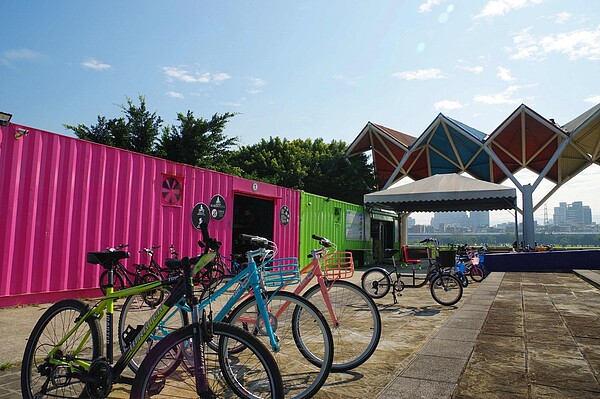 台北市河濱自行車租借站將在年底進行設備檢修,9處租借站將自18日起暫停營業5天。圖/台北市水利局提供