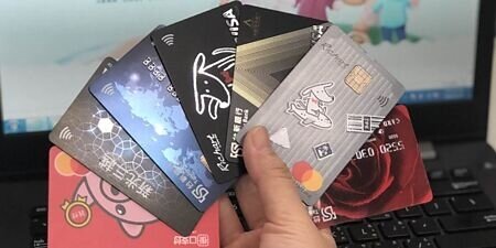 疫後報復性消費與旅遊，讓信用卡出現20年來最大成長動能。據各發卡機構公告，11月信用卡刷卡量達3,662億元，創同期新高。圖∕本報資料照片