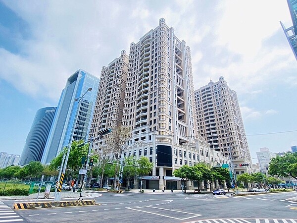 比6都狂!「這縣市」房價指數年漲幅雙位數 台南大樓價格趨緩 政大永慶房價指數相關數據出爐,2024年Q1七大都會區大樓房價指數漲勢再起,其中新竹縣市大樓房價指數近五年漲幅均達雙位數。圖/永慶房產提供