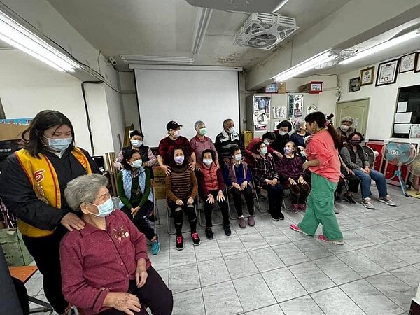 日新里銀髮族課程當天上「心創力課程」（圖／土城樂生活Ｘ有你有我）