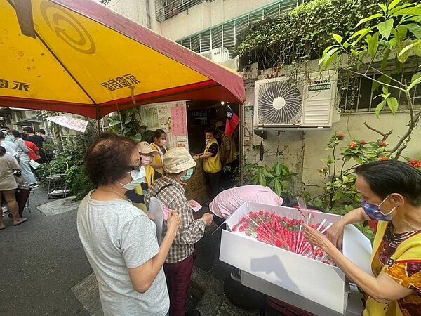 瑞陽里舉辦母親節活動（圖／大直內科樂生活Ｘ有你有我）