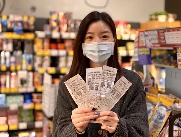 全聯開出113年3、4月份發票共開出1張特別獎及1張特獎。圖／全聯福利中心提供