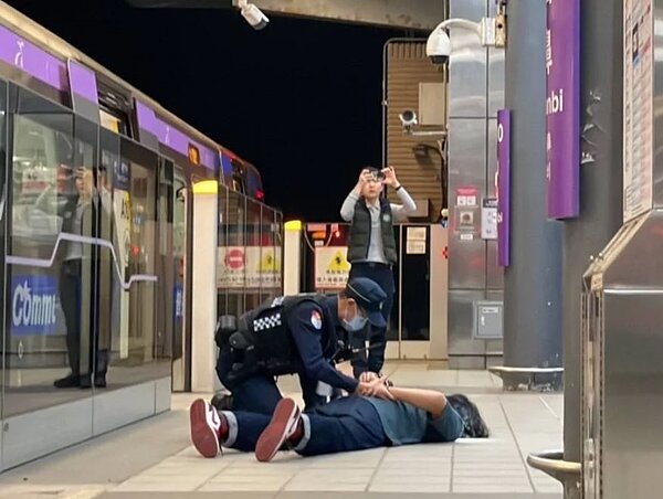 機捷一直強化安全措施,圖為捷運警察反制危害演練。圖/桃園大眾捷運公司提供