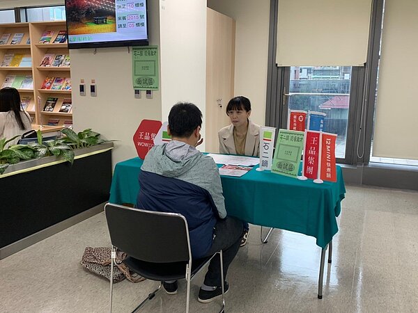 北市勞動局就業服務處5月27日至5月31日，共邀集16家知名企業於各就服站舉辦現場徵才活動，提供達974工作機會。圖／勞動局提供