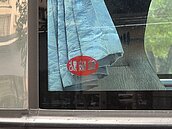 車窗擊破點位置標示不精準　公車、客運逃生難度倍增