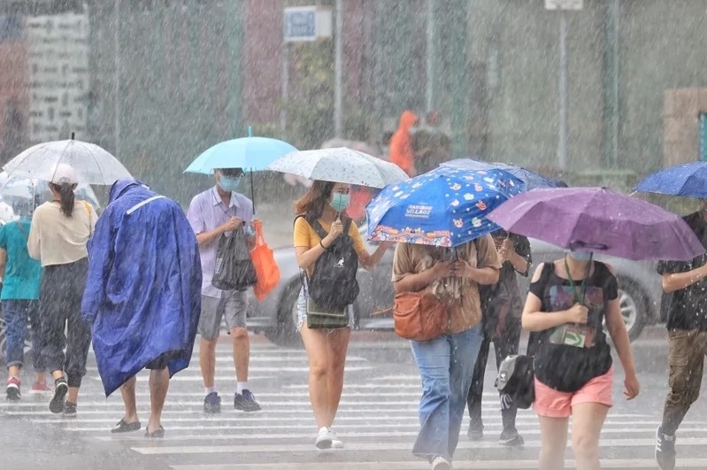 中央氣象署今晚間7時15分，針對新北市山區、台東縣、蘭嶼綠島等3地區發布大雨特報。聯合報系資料照 
