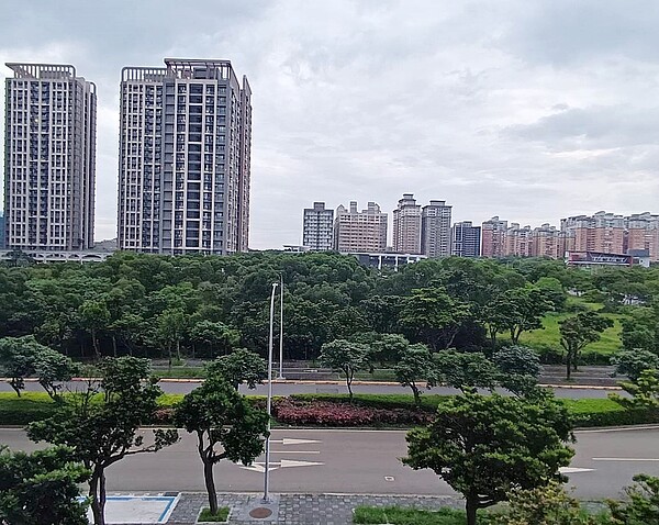 淡水屬房市買氣熱絡區塊，一位宜蘭民宿老闆幾年前買下淡水一戶社區大樓、2房+平面車位產品，今年打算出售，結果買方不到一天就決定購買。圖／好房網News記者林和謙／攝