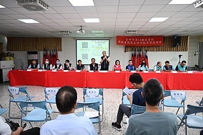 第15期大里杙市地重劃區土地分配草案說明會。圖/台中市地政局提供