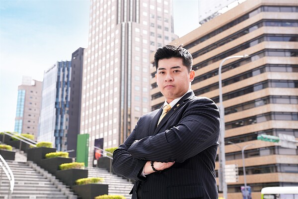 永慶房屋經紀人王政儀表示,在永慶裡,誠實不只是一種理念,更是一種傳承。(圖/永慶房產集團)