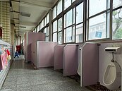 監督上廁所？桃園這幼兒園廁所蓋在走廊　議員：衛生堪虞