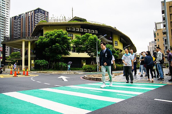 龍山東路口交通改善工程已於近日完工。圖／新竹市政府提供