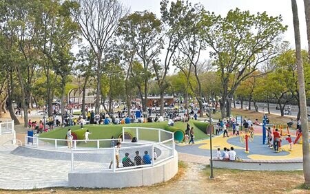 
雲林縣斗六膨鼠森林公園目前是斗六市人氣最高的公園，到夜間都還有民眾散步或玩遊具。（本報資料照片）
