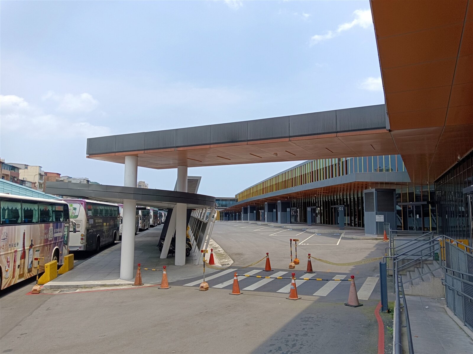 基隆城際轉運站興建工程2019年6月開工,歷經4次變更設計終於完工,候車空間預定今年7月啟用。記者邱瑞杰/攝影