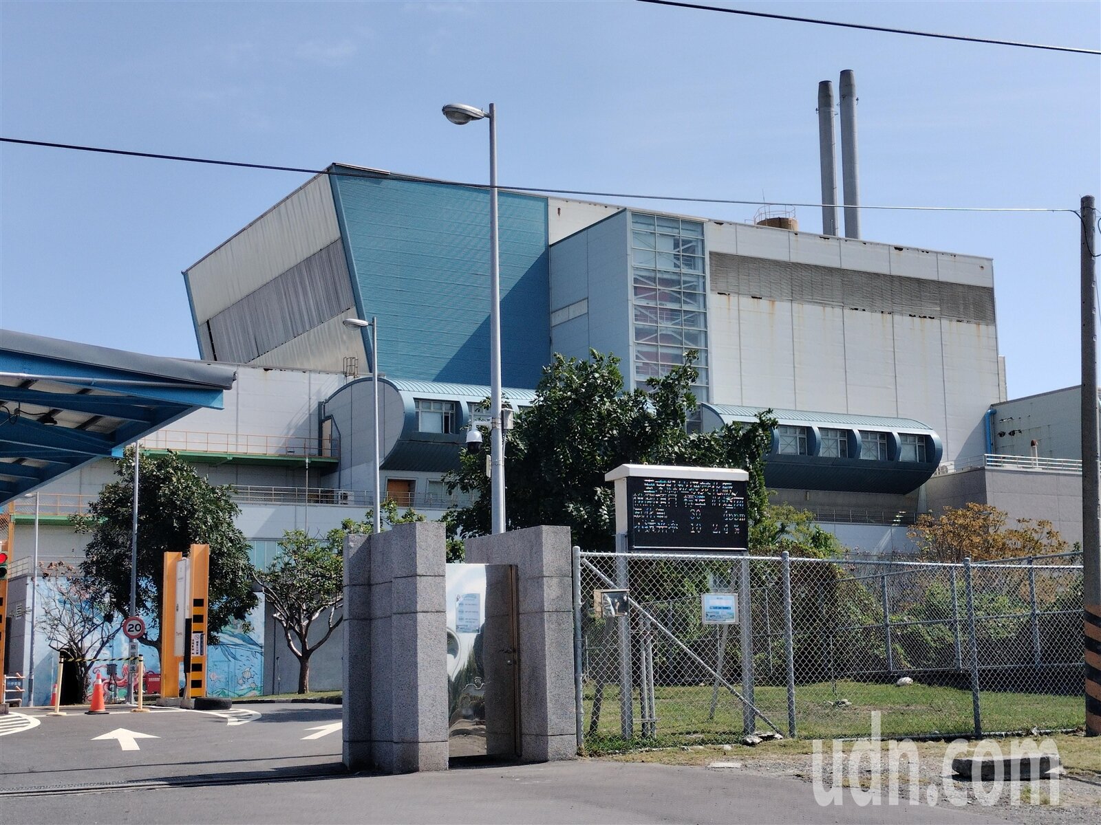 高雄市的垃圾傳要運來台東焚化爐代燒,議員擔心燒完的底渣和飛灰固化物會運到孕育良質米的縱谷鄉鎮,恐將影響米價及觀光。記者尤聰光/攝影