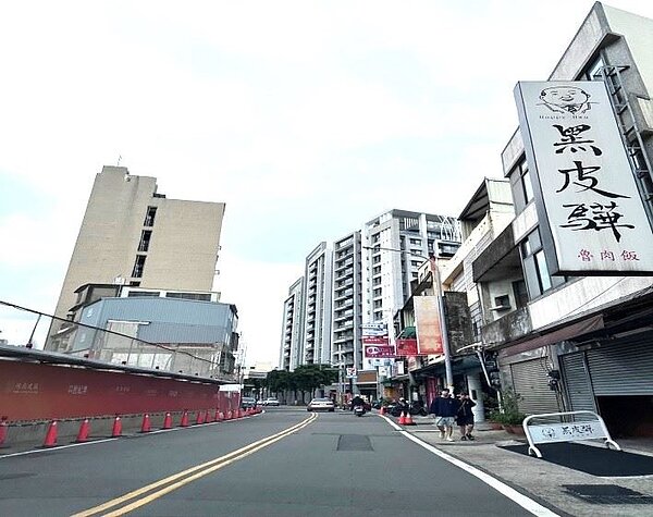 新竹縣政府為考量學童及民眾安全,4月經道安會報通過審議決議廢止竹22線(台1線至東海二街)行駛砂石車。圖/新竹縣府提供