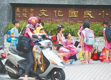 
機車、汽車等移動汙染源若違反《空氣汙染防制法》，並進入畫為空維區的學校周邊，罰鍰將加重1.5倍。示意圖與新聞事件無關。（本報資料照片）
